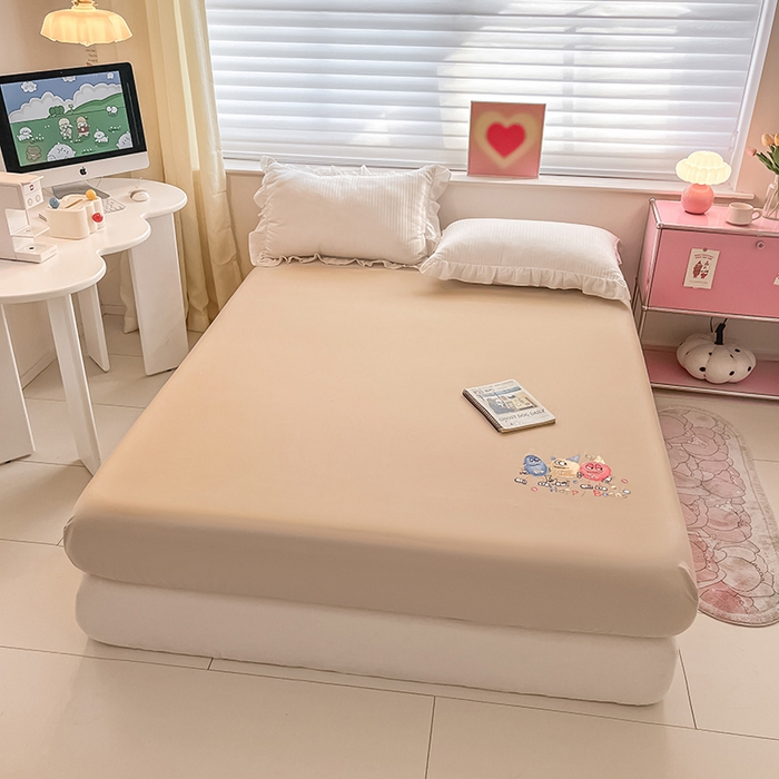 91家纺网 家纺一手货源 找家纺 2024新款A类全棉水洗棉绣花单床笠 奇趣小怪兽-奶驼