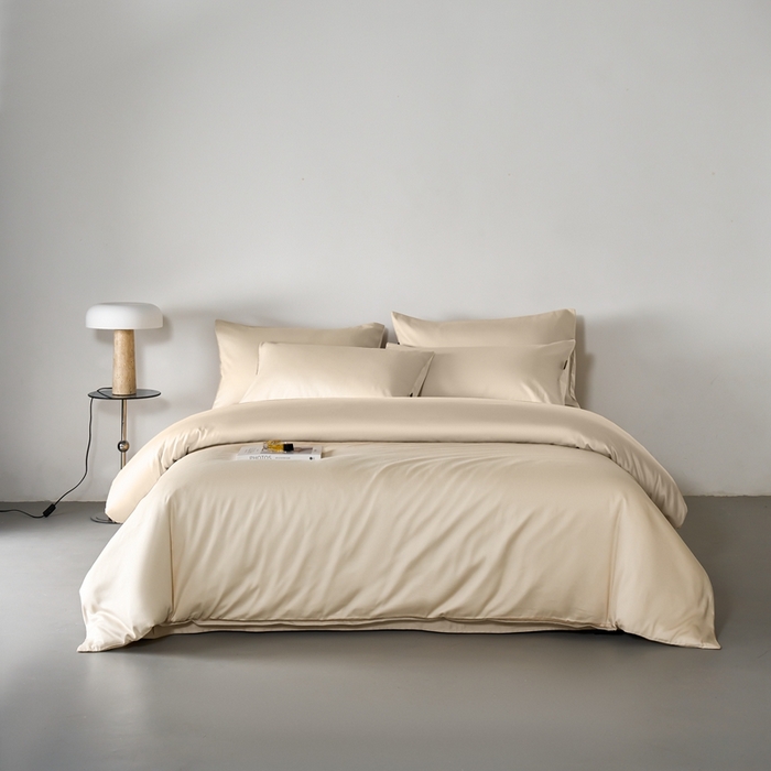 91家纺网 家纺一手货源 找家纺 秀色家纺 2025新款轻奢60支贡缎高支贡缎长绒棉全棉四件套简约纯色床上被套床单床笠式 米朵-奶昔白