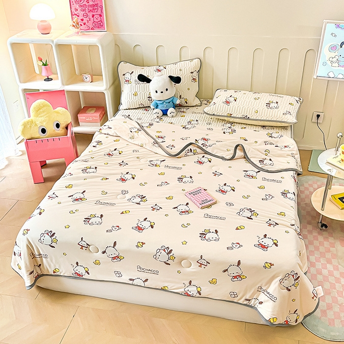 91家纺网 家纺一手货源 找家纺 金爱家 2024新款A类三丽鸥高品质可组合凉感丝乳胶席牛奶丝针织棉软糯夏被四件套 乳胶席-小鸡帕恰狗