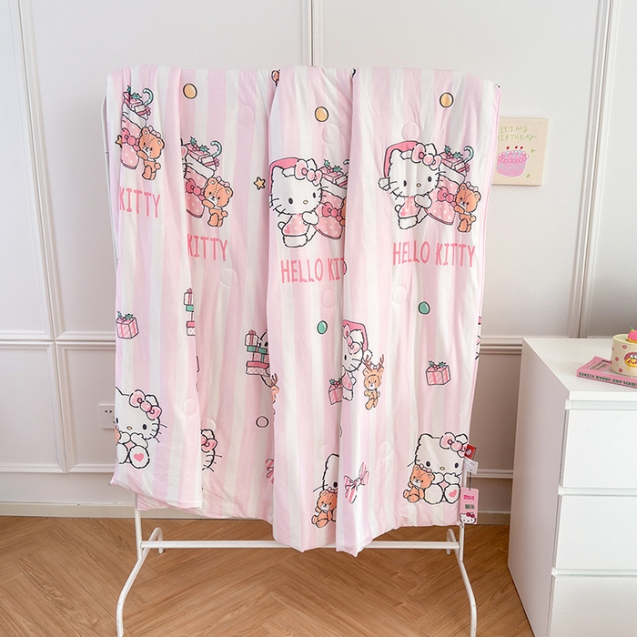 91家纺网 家纺一手货源 找家纺 博雅 2024新款三丽鸥正版系列A类牛奶丝软糯针织棉大豆纤维夏被 针织棉（带防伪标）kt小熊