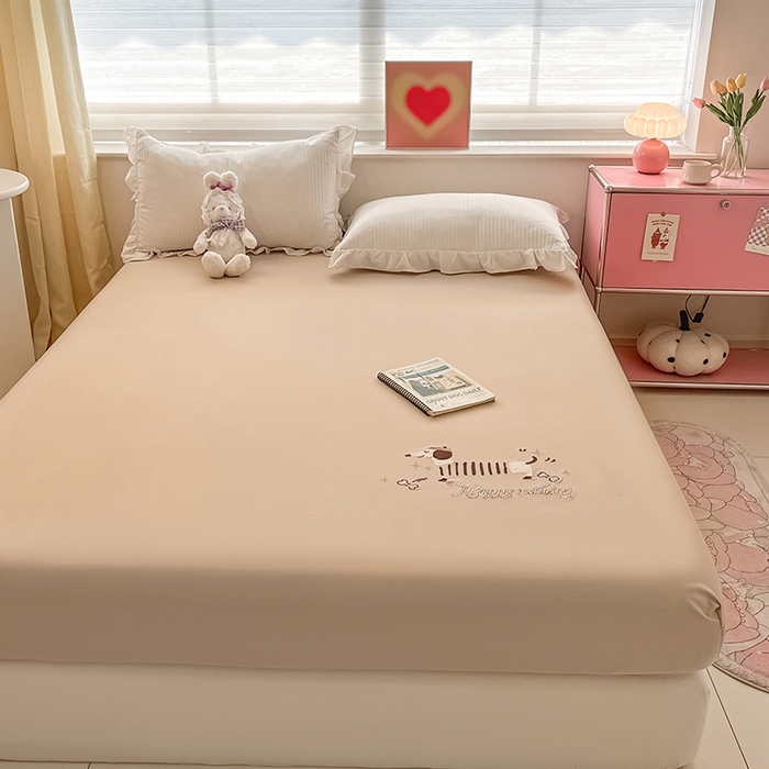 91家纺网 家纺一手货源 找家纺 2024新款A类全棉水洗棉绣花单床笠 腊肠狗-奶驼