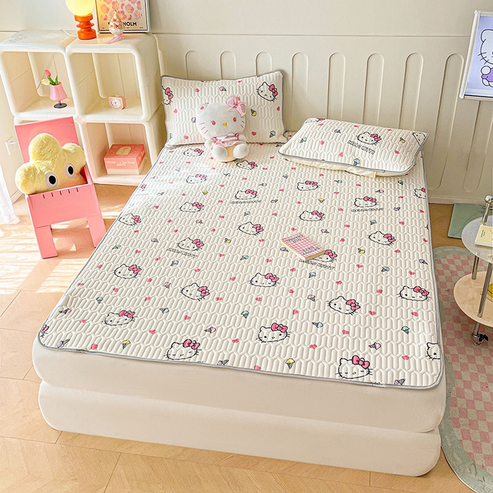 91家纺网 家纺一手货源 找家纺 金爱家 2024新款A类三丽鸥高品质可组合凉感丝乳胶席牛奶丝针织棉软糯夏被四件套 乳胶席-甜甜kitty