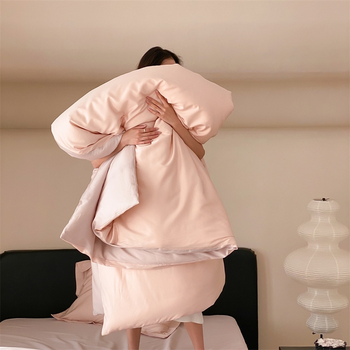 91家纺网 家纺一手货源 找家纺 荣轩家纺   2024年新款天丝棉四件套 遇见-草莓甜筒