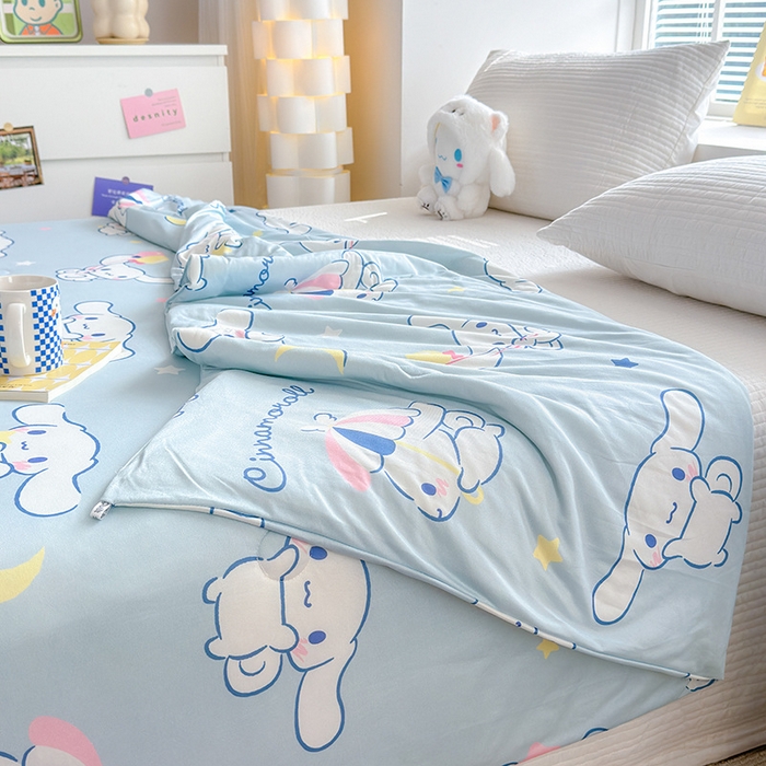 91家纺网 家纺一手货源 找家纺 博雅 2024新款三丽鸥正版系列A类牛奶丝软糯针织棉大豆纤维夏被 针织棉（带防伪标）气球玉桂狗