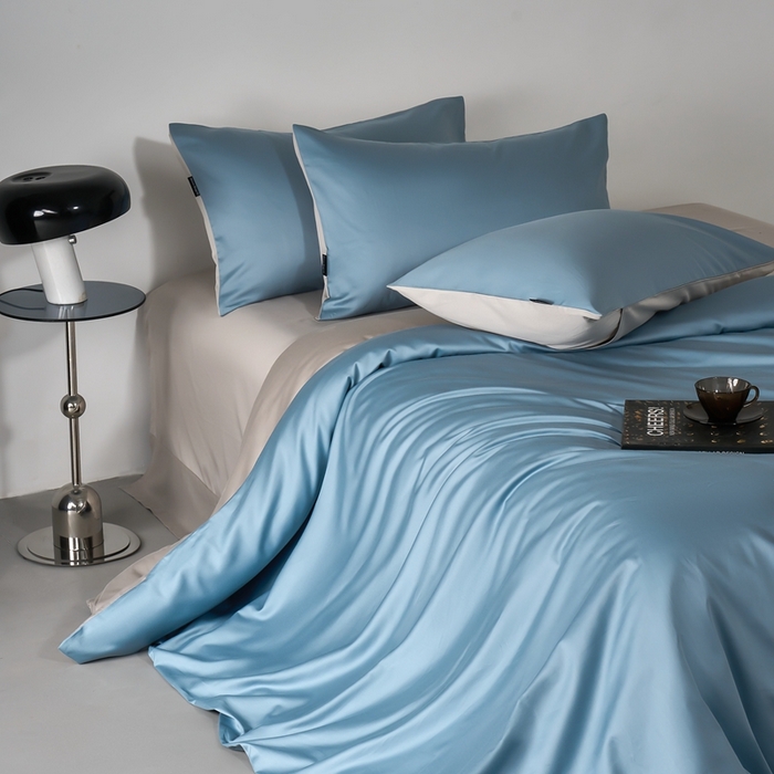 91家纺网 家纺一手货源 找家纺 秀色家纺 2025新款轻奢60支贡缎高支贡缎长绒棉全棉四件套简约纯色床上被套床单床笠式 米朵-静谧蓝烟墨灰