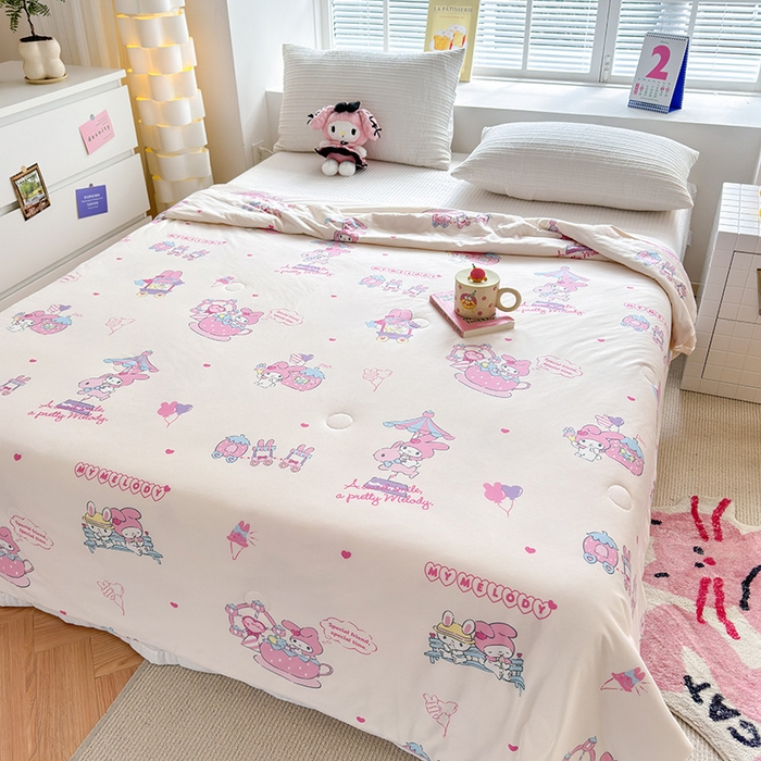 91家纺网 家纺一手货源 找家纺 博雅 2024新款三丽鸥正版系列A类牛奶丝软糯针织棉大豆纤维夏被 针织棉（带防伪标）游乐园美乐蒂