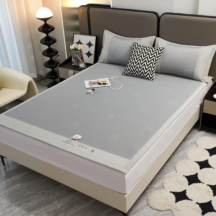 91家纺网 家纺一手货源 找家纺 青雅席业 2025新款A类母婴级刺绣冰豆豆凉席 天鹅湖-灰