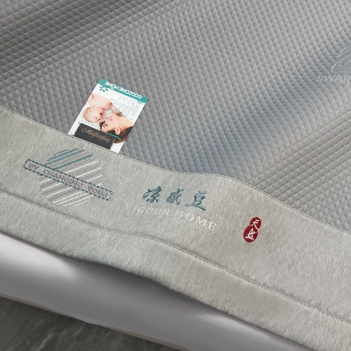 91家纺网 家纺一手货源 找家纺 青雅席业 2025新款A类母婴级刺绣冰豆豆凉席 天鹅湖-灰