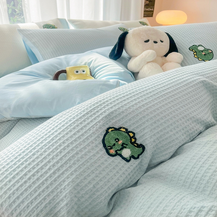 91家纺网 家纺一手货源 找家纺 慕尚 2025新款全棉华夫格毛巾绣四件套 恐龙之王蓝