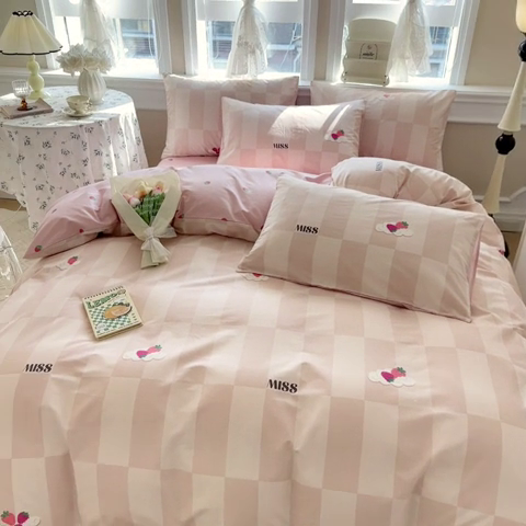 91家纺网 家纺一手货源 找家纺 晨希家居 2024新款小清新全棉印花四件套 草莓派