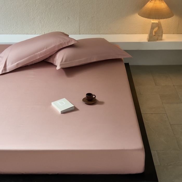 91家纺网 家纺一手货源 找家纺 秀色家纺 2025新款高端酒店50支贡缎长绒棉床笠单件纯棉全棉贡缎可裸睡单双人床上用品 梦易-玉颜粉