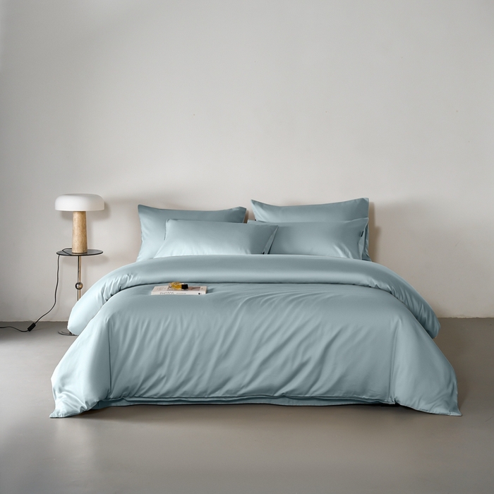 91家纺网 家纺一手货源 找家纺 秀色家纺 2025新款轻奢60支贡缎高支贡缎长绒棉全棉四件套简约纯色床上被套床单床笠式 米朵-天空蓝