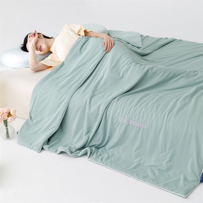 91家纺网 家纺一手货源 找家纺 丝幔家纺 2025新款A类提花绣花凉感夏被 被子被芯 西瓜绿