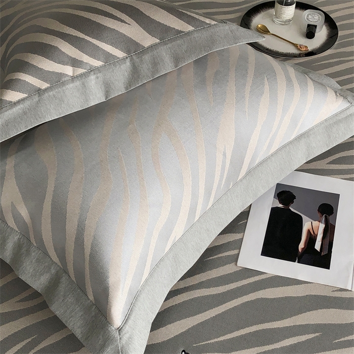 91家纺网 家纺一手货源 找家纺 三味舒屋 2025新款凉感马德里冰丝提花刺绣凉席 马德里米床笠