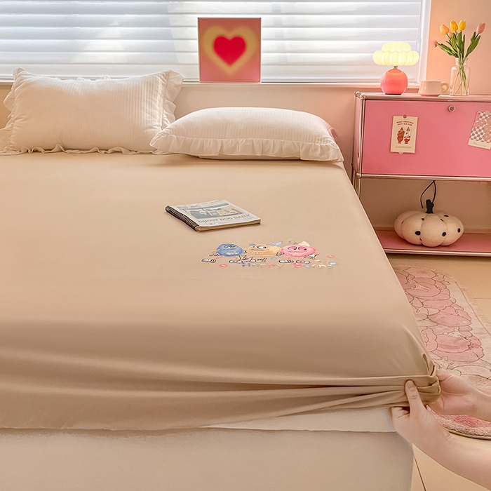 91家纺网 家纺一手货源 找家纺 2024新款A类全棉水洗棉绣花单床笠 奇趣小怪兽-奶驼