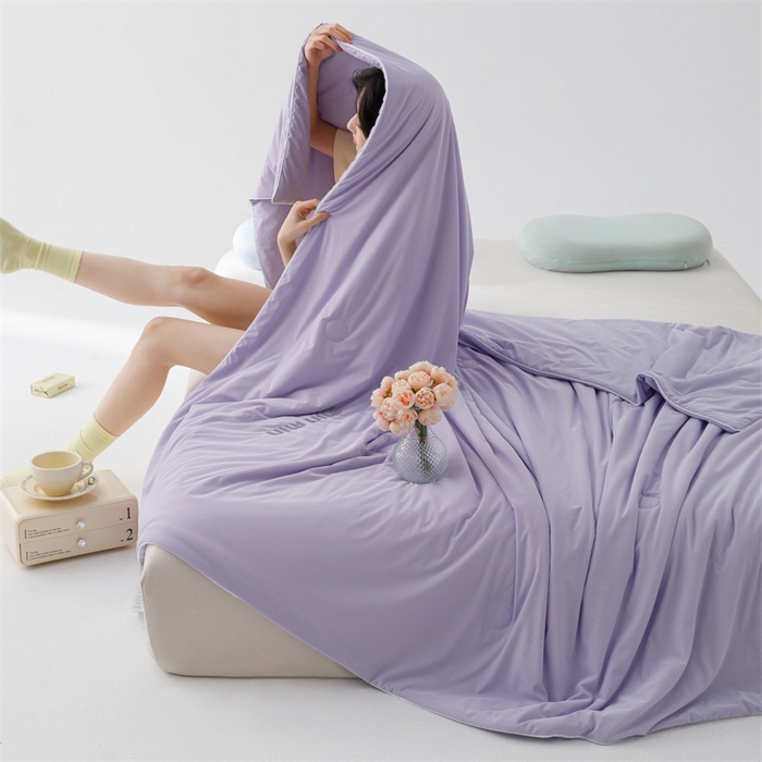 91家纺网 家纺一手货源 找家纺 丝幔家纺 2025新款A类提花绣花凉感夏被 被子被芯 魅紫