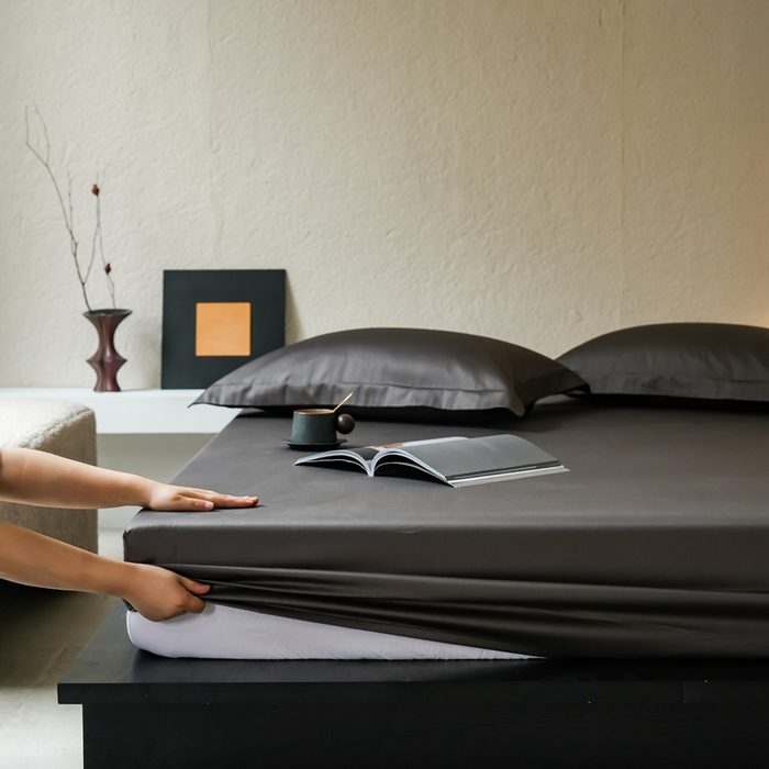 91家纺网 家纺一手货源 找家纺 秀色家纺 2025新款高端酒店50支贡缎长绒棉床笠单件纯棉全棉贡缎可裸睡单双人床上用品 梦易-帝王灰
