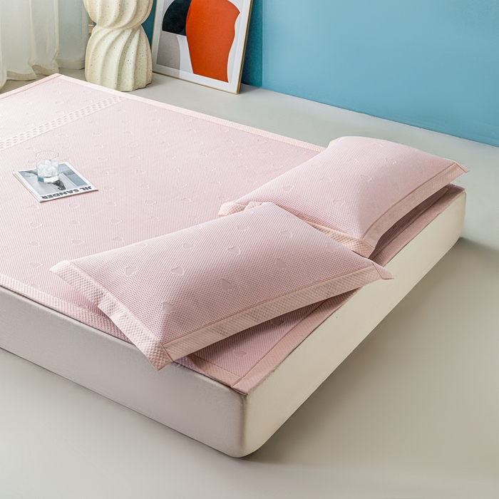 91家纺网 家纺一手货源 找家纺 青雅席业 2025新款A类母婴级凉感丝豆豆凉席 爱心粉