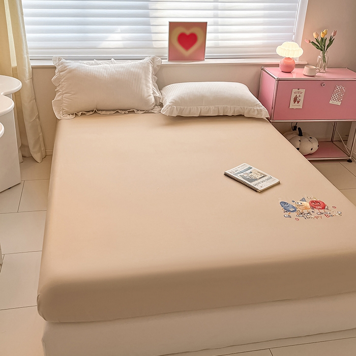 91家纺网 家纺一手货源 找家纺 2024新款A类全棉水洗棉绣花单床笠 奇趣小怪兽-奶驼