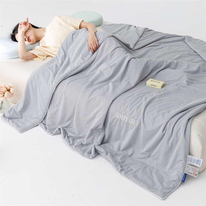 91家纺网 家纺一手货源 找家纺 （总）丝幔家纺 2025新款A类提花绣花凉感夏被 被子被芯