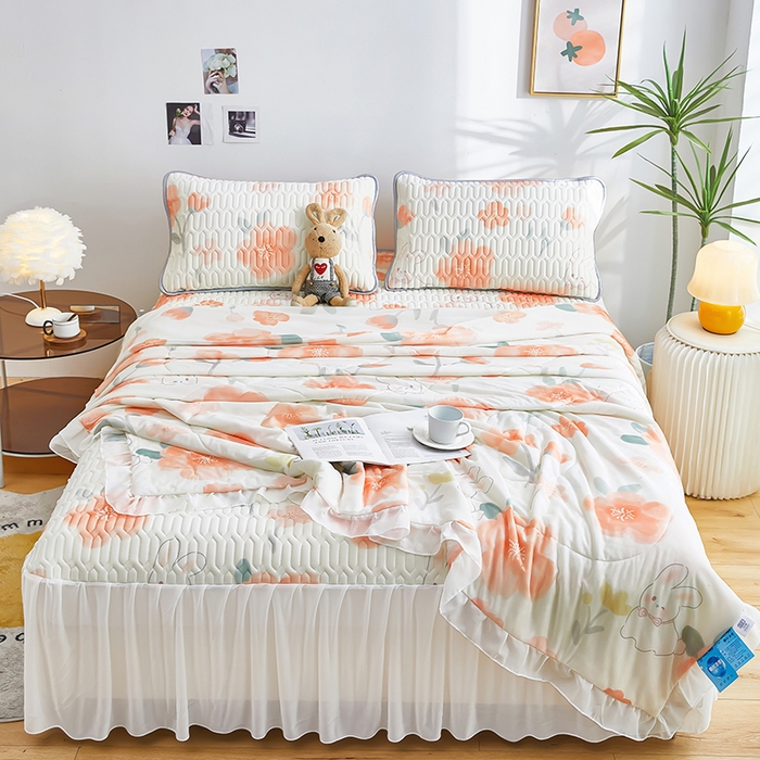 91家纺网 家纺一手货源 找家纺 爱上家居 2024新款印花凉席床裙床单款夏被-床裙款 桃花朵朵