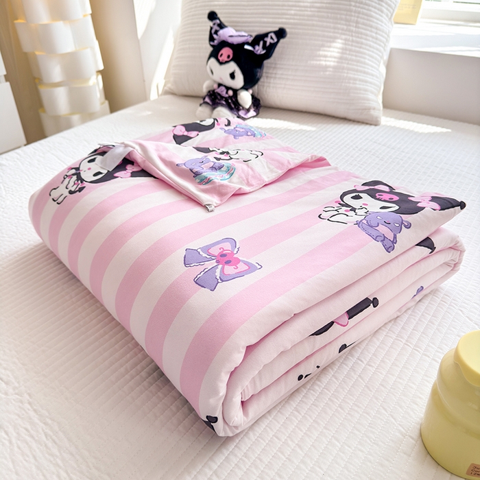 91家纺网 家纺一手货源 找家纺 博雅 2024新款三丽鸥正版系列A类牛奶丝软糯针织棉大豆纤维夏被 针织棉（带防伪标）粉条纹库洛米