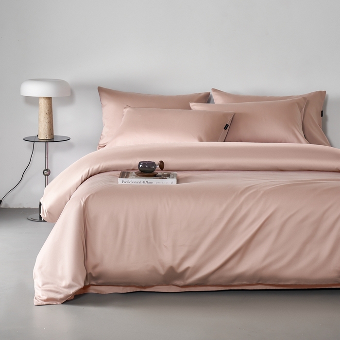 91家纺网 家纺一手货源 找家纺 秀色家纺 2025新款轻奢60支贡缎高支贡缎长绒棉全棉四件套简约纯色床上被套床单床笠式 米朵-茱萸粉