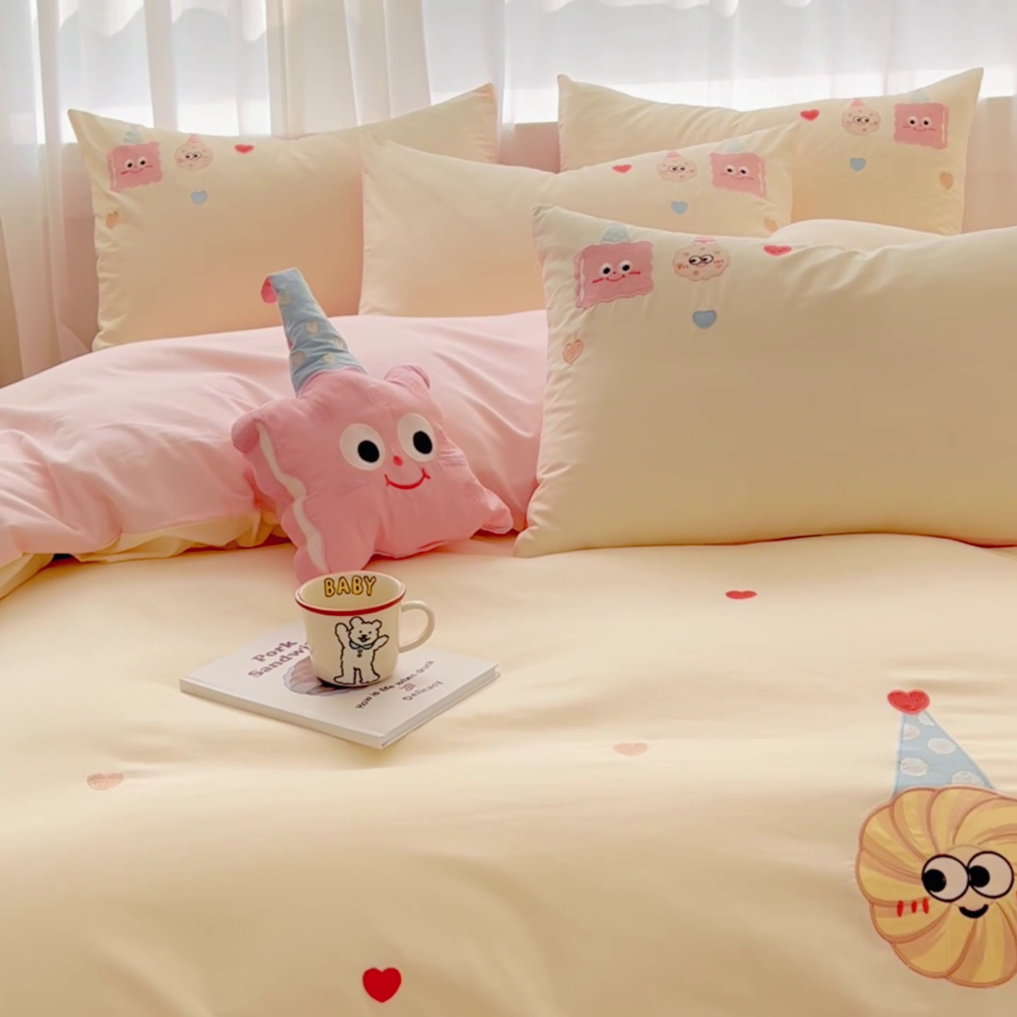 91家纺网 家纺一手货源 找家纺 亲亲公主 2025新款全棉可爱刺绣四件套 粉色曲奇