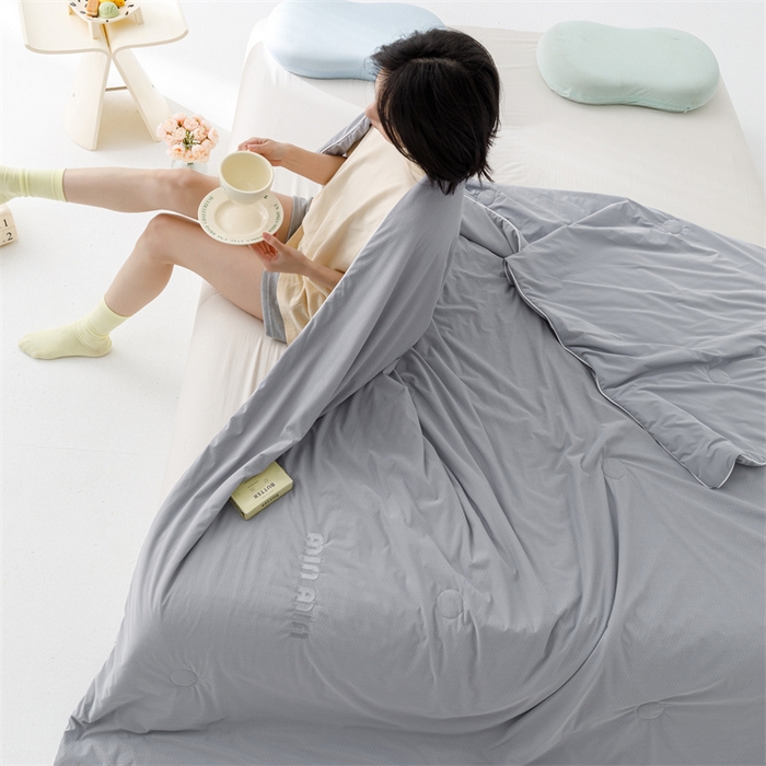 91家纺网 家纺一手货源 找家纺 （总）丝幔家纺 2025新款A类提花绣花凉感夏被 被子被芯