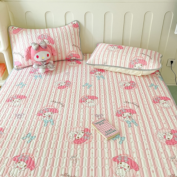 91家纺网 家纺一手货源 找家纺 金爱家 2024新款A类三丽鸥高品质可组合凉感丝乳胶席牛奶丝针织棉软糯夏被四件套 乳胶席-粉粉美乐蒂