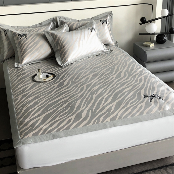 91家纺网 家纺一手货源 找家纺 三味舒屋 2025新款凉感马德里冰丝提花刺绣凉席 马德里米床席