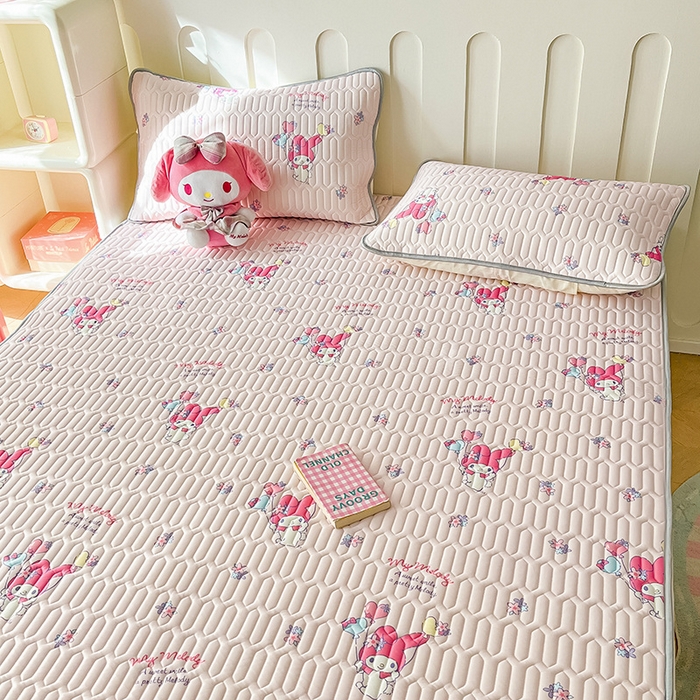 91家纺网 家纺一手货源 找家纺 金爱家 2024新款A类三丽鸥高品质可组合凉感丝乳胶席牛奶丝针织棉软糯夏被四件套 乳胶席-气球美乐蒂