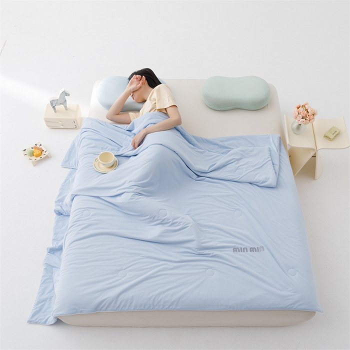 91家纺网 家纺一手货源 找家纺 丝幔家纺 2025新款A类提花绣花凉感夏被 被子被芯 海洋蓝