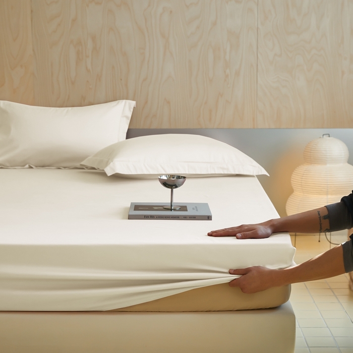 91家纺网 家纺一手货源 找家纺 秀色家纺 2025新款50支贡缎床笠单件全棉纯棉床罩三件套儿童防滑床单床垫套床套 梦易-皓月白