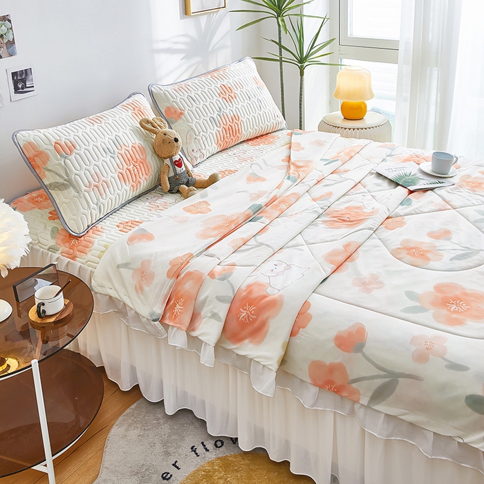 91家纺网 家纺一手货源 找家纺 爱上家居 2024新款印花凉席床裙床单款夏被-床裙款 桃花朵朵