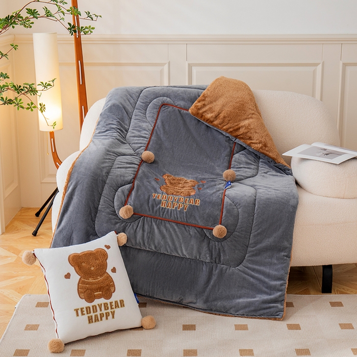 91家纺网 家纺一手货源 找家纺 枕芯真意 2024新款宝宝绒抱枕被 浅灰色