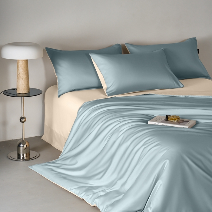 91家纺网 家纺一手货源 找家纺 秀色家纺 2025新款轻奢60支贡缎高支贡缎长绒棉全棉四件套简约纯色床上被套床单床笠式 米朵-天空蓝+奶昔白