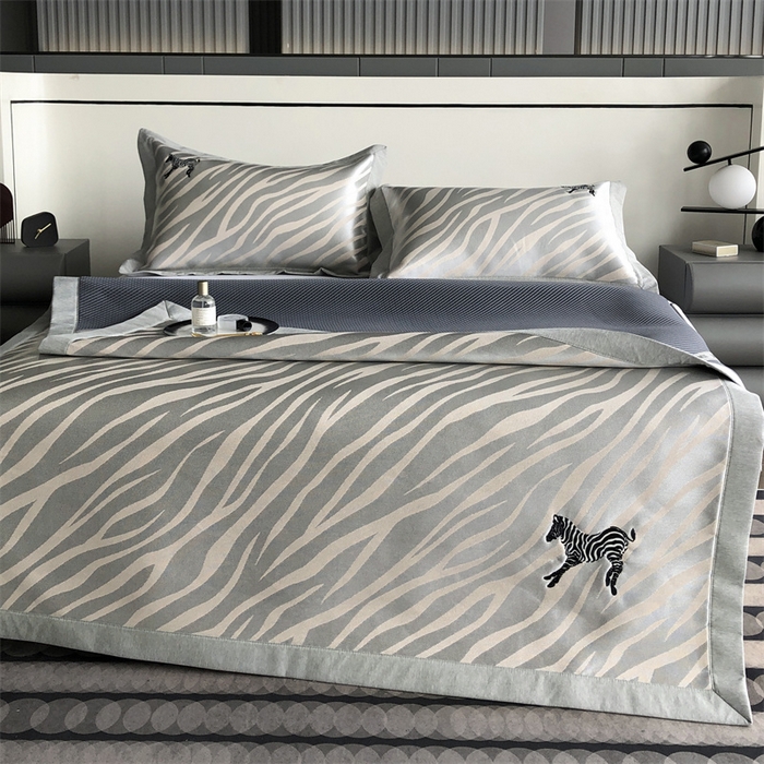 91家纺网 家纺一手货源 找家纺 三味舒屋 2025新款凉感马德里冰丝提花刺绣凉席 马德里米床席