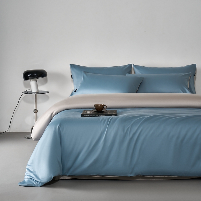 91家纺网 家纺一手货源 找家纺 秀色家纺 2025新款轻奢60支贡缎高支贡缎长绒棉全棉四件套简约纯色床上被套床单床笠式 米朵-静谧蓝烟墨灰