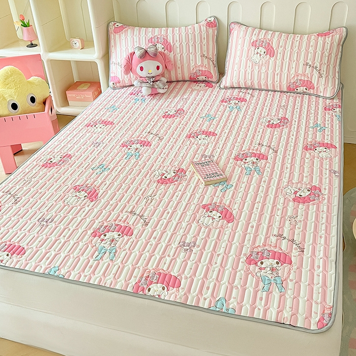 91家纺网 家纺一手货源 找家纺 金爱家 2024新款A类三丽鸥高品质可组合凉感丝乳胶席牛奶丝针织棉软糯夏被四件套 乳胶席-粉粉美乐蒂