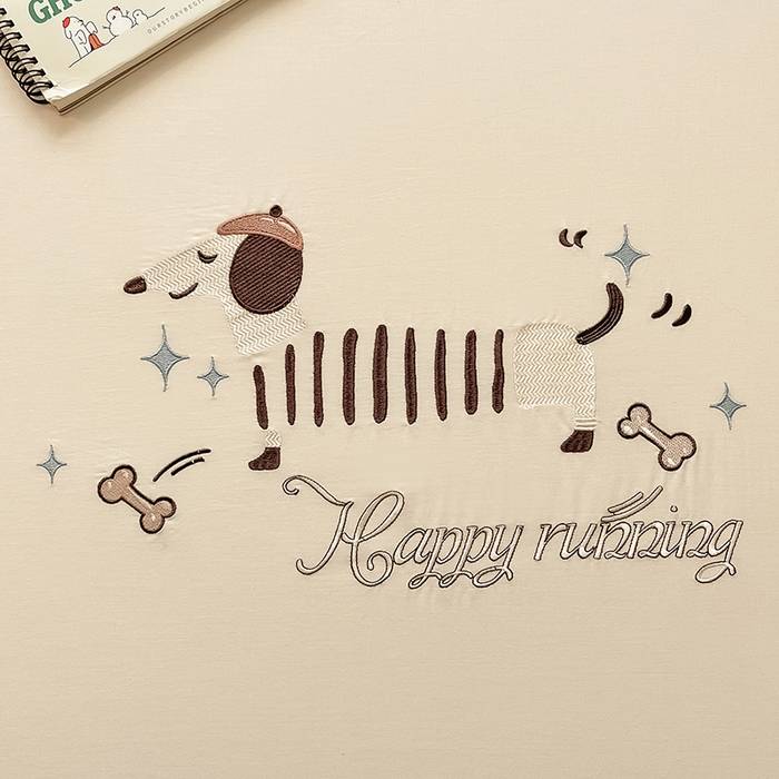 91家纺网 家纺一手货源 找家纺 2024新款A类全棉水洗棉绣花单床笠 腊肠狗-月光白