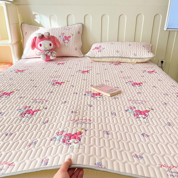 91家纺网 家纺一手货源 找家纺 金爱家 2024新款A类三丽鸥高品质可组合凉感丝乳胶席牛奶丝针织棉软糯夏被四件套 乳胶席-气球美乐蒂