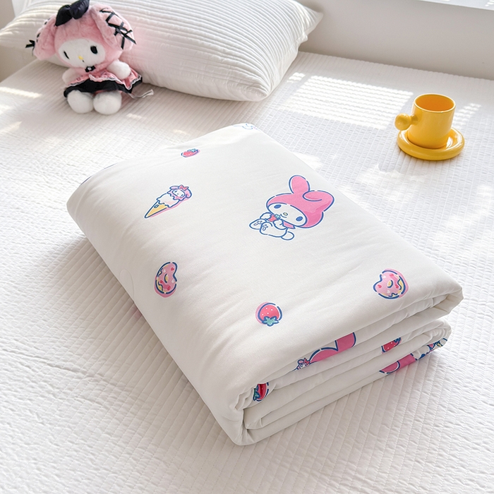 91家纺网 家纺一手货源 找家纺 博雅 2024新款三丽鸥正版系列A类牛奶丝软糯针织棉大豆纤维夏被 针织棉（带防伪标）草莓美乐蒂