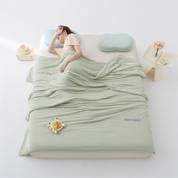 91家纺网 家纺一手货源 找家纺 丝幔家纺 2025新款A类提花绣花凉感夏被 被子被芯 抹茶绿