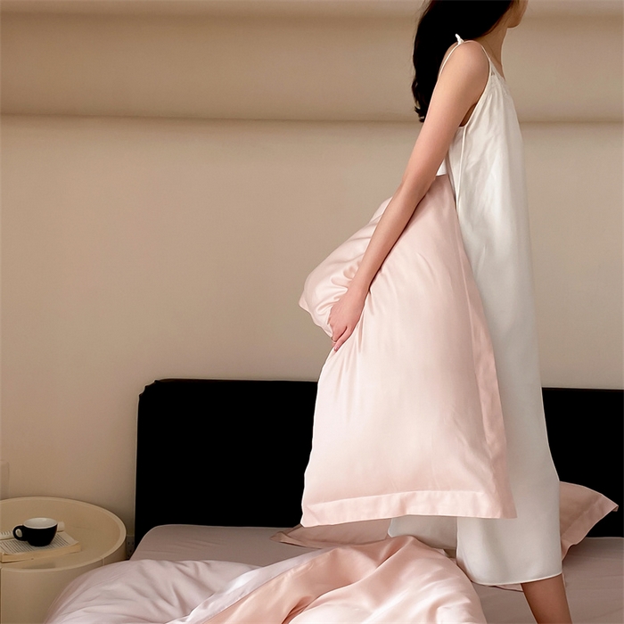 91家纺网 家纺一手货源 找家纺 荣轩家纺   2024年新款天丝棉四件套 遇见-草莓甜筒