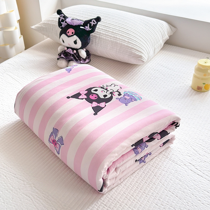 91家纺网 家纺一手货源 找家纺 博雅 2024新款三丽鸥正版系列A类牛奶丝软糯针织棉大豆纤维夏被 针织棉（带防伪标）粉条纹库洛米