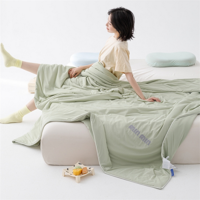 91家纺网 家纺一手货源 找家纺 丝幔家纺 2025新款A类提花绣花凉感夏被 被子被芯 抹茶绿