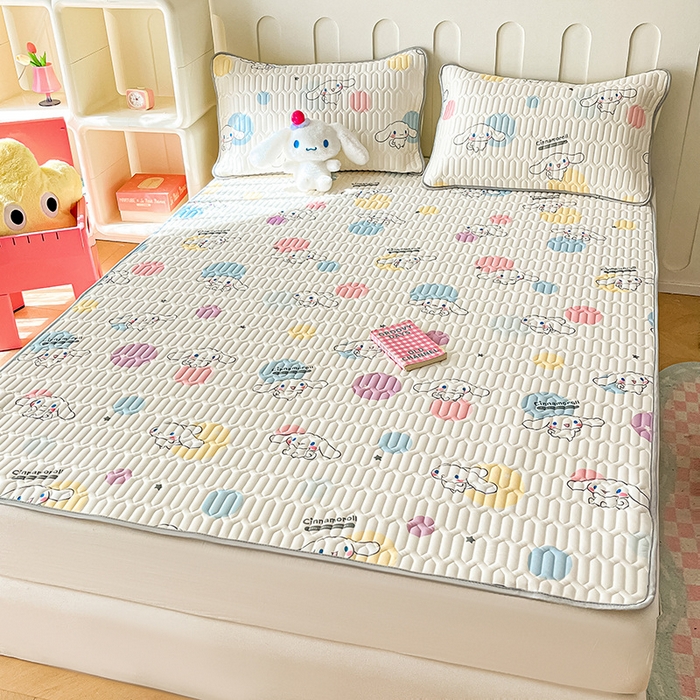 91家纺网 家纺一手货源 找家纺 金爱家 2024新款A类三丽鸥高品质可组合凉感丝乳胶席牛奶丝针织棉软糯夏被四件套 乳胶席-泡泡玉桂狗