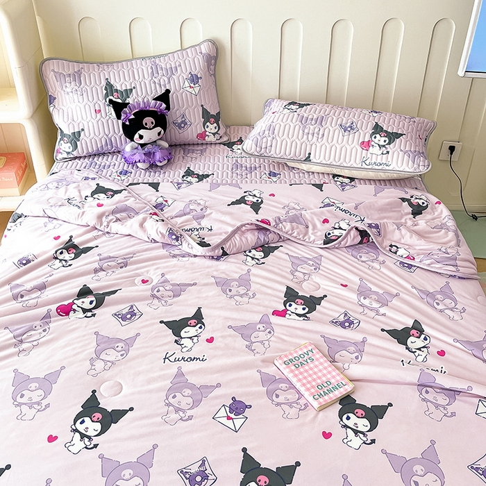 91家纺网 家纺一手货源 找家纺 金爱家 2024新款A类三丽鸥高品质可组合凉感丝乳胶席牛奶丝针织棉软糯夏被四件套 乳胶席-紫色梦幻库洛米