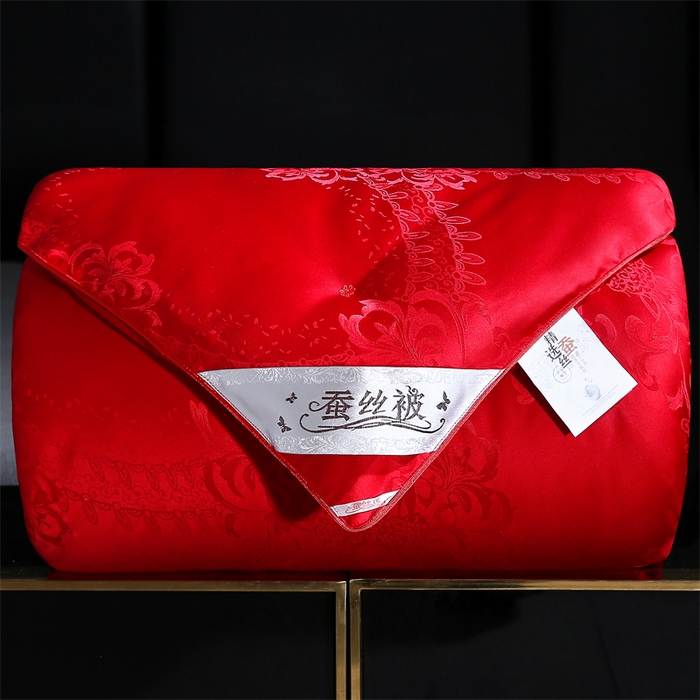 91家纺网 家纺一手货源 找家纺 恒鑫家纺 2025新款提花蚕丝被 大红色